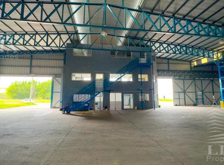 Depósito de 4700 m² - 4