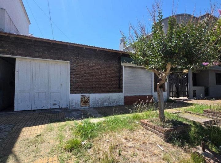 Venta Casa 3 Amb a Refaccionar Temperley - 2