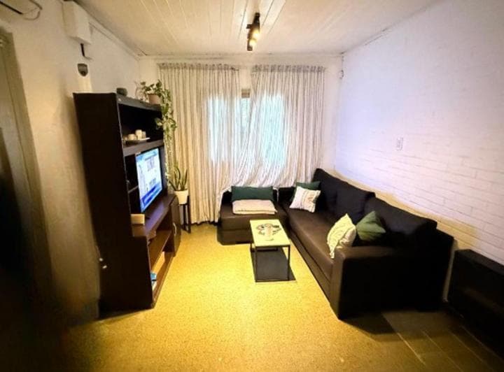 Venta Casa 2 Dorm. con Patio Bº Fisherton - 3