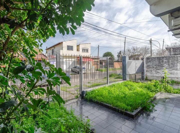 Venta Casa 3 Amb con Parque en Castelar - 2