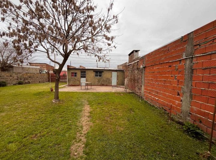 Casa en Venta en Rojas a Refaccionar - 3