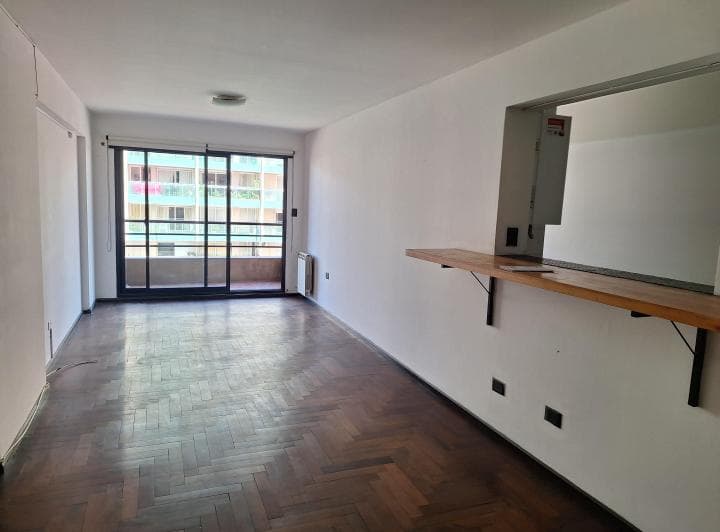 Alquiler Excelente Depto 2 Habitaciones con Balcón Frente Al Patio Olmos. - 2