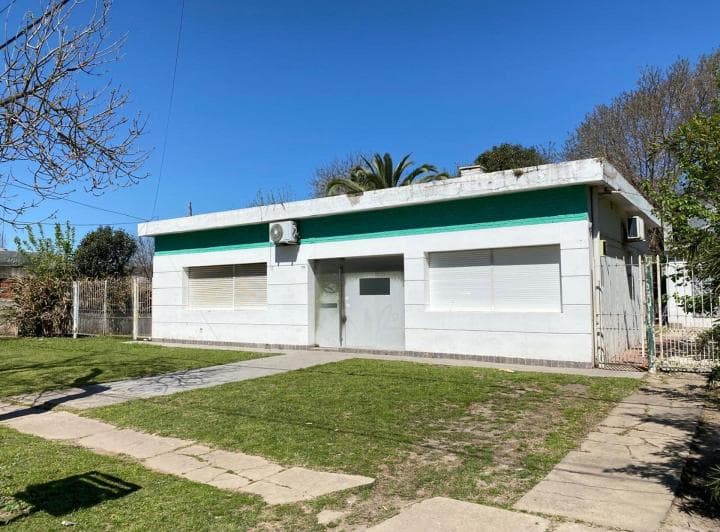 Venta de Propiedad Comercial. Funes. 4 Ambientes - 2