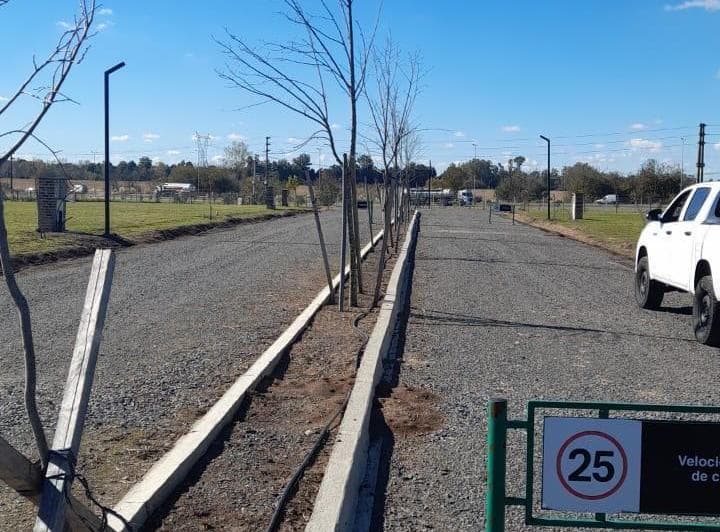 Venta Lote de 600 m. con Servicios Agua - Claocas - Gas - Luz - Fibra Optica, y Amenities - 2