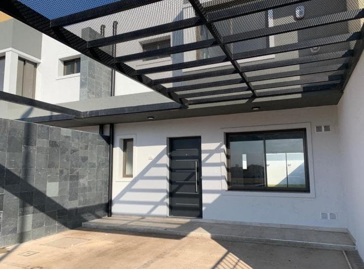 Alquilo Dúplex 3 Dorm. en Docta Etapa 1 - 3 Baños Ingreso Para Vehículo Patio C/asador - 2