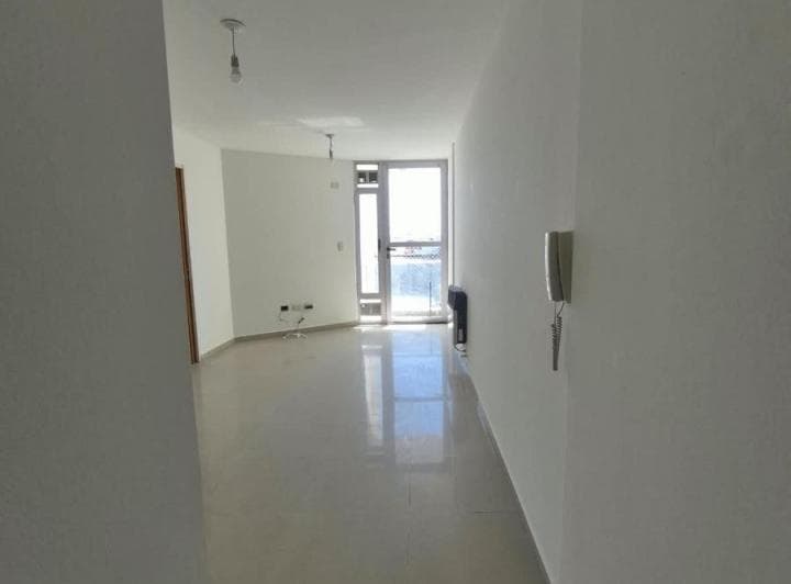 Alquilo Departamento de 1 Dorm con Balcón Al Frente Sobre Av Colón - 2