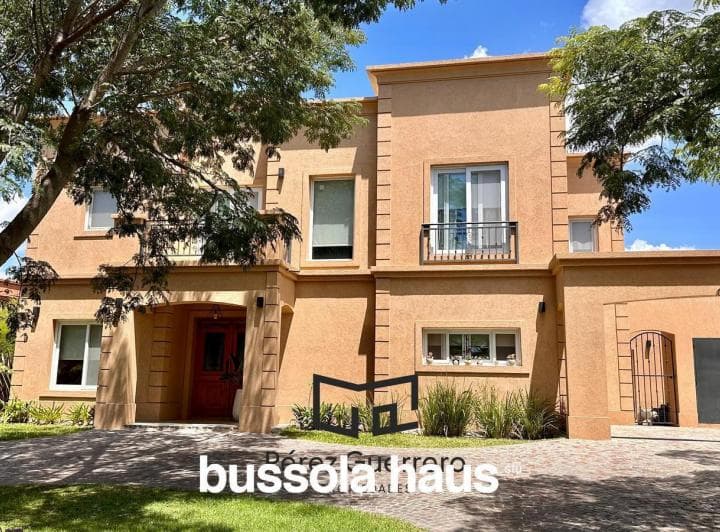 Casa en Venta en El Cantón Islas a Laguna con 4 Dorm. - 2