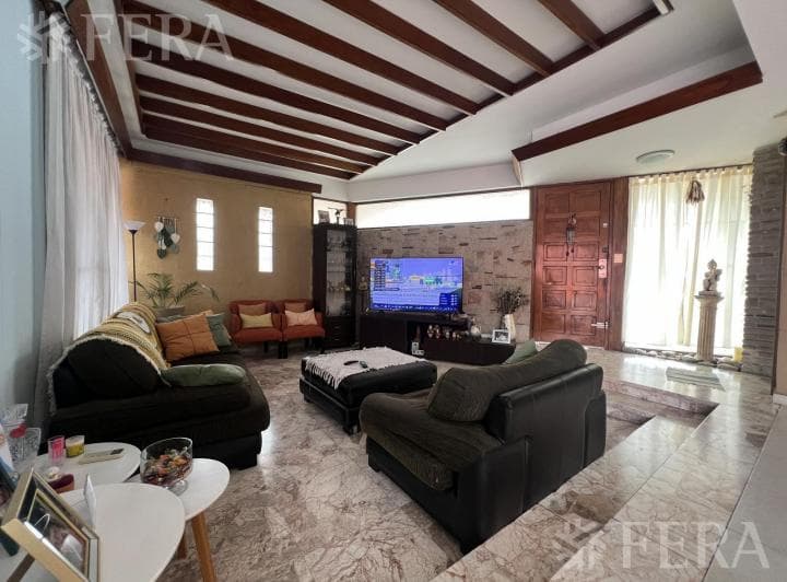 Venta Casa con 5 Ambientes en Wilde con Cochera y Piscina - 4