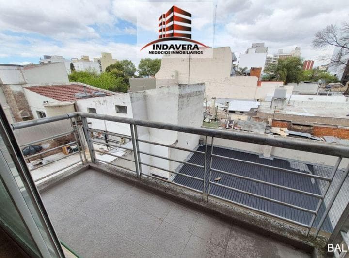 Oportunidad - 2ambientes Al Contrafrente con Balcón - 46 m² Totales - Caseros Centro - 2