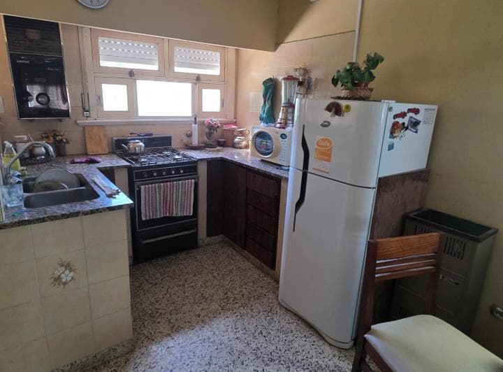 Venta Casa de 3 Amb con Garaje Sobre Lote de 10x40. - 2