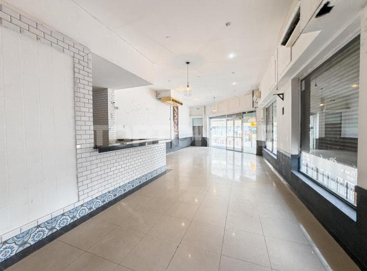 Local Comercial en Esquina con Depósito en Subsuelo - Av Mitre 1410 - Avellaneda - 2