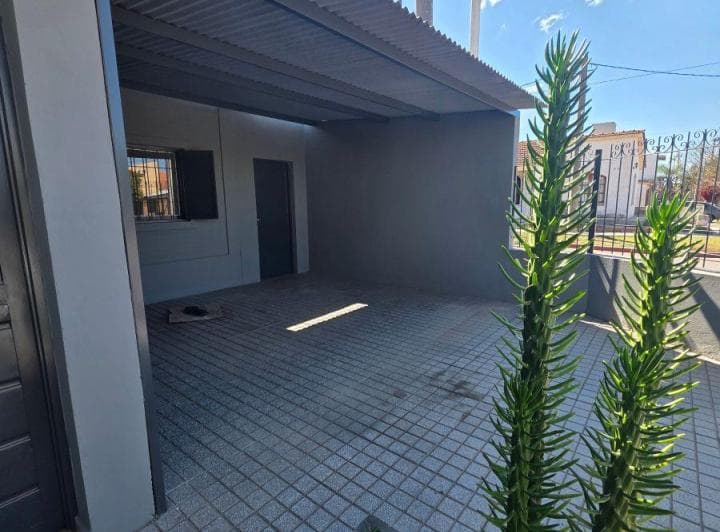 Casa de 2 Dorm. con Cochera y Patio con Asador – Barrio Las Palmas - 4