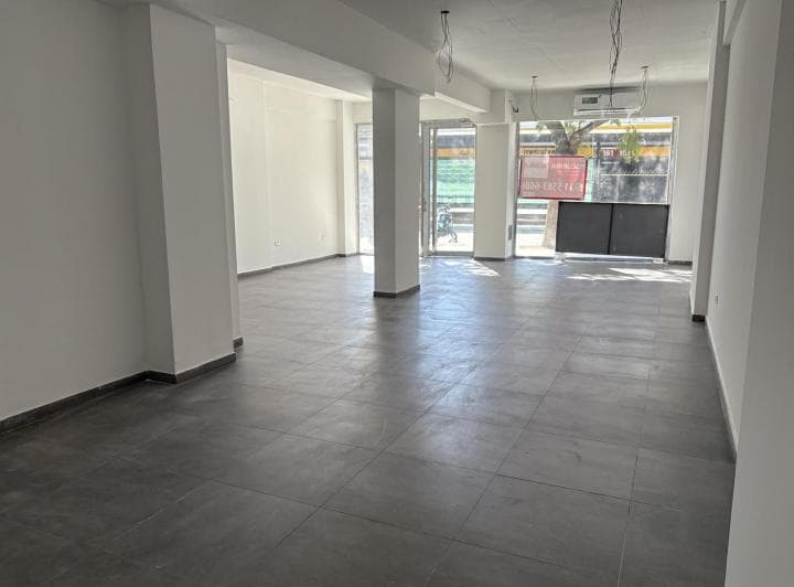 Excelente Local con 6 m² Frente Sobre Av Cabildo. Cerca de Los Accesos! - 5