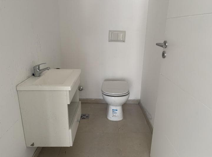 Excelente Local con 6 m² Frente Sobre Av Cabildo. Cerca de Los Accesos! - 4
