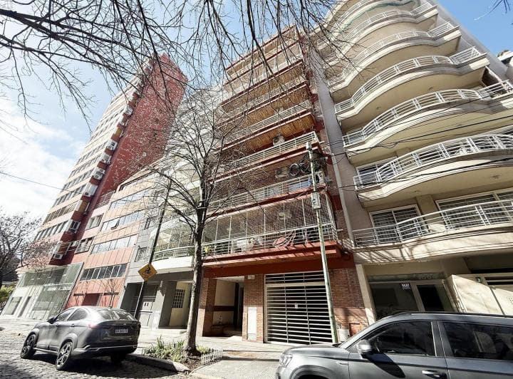 Venta Departamento 3 Ambientes con Patio - 2