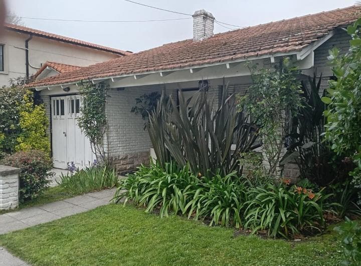 Chalet Planta Baja Sobre Lote de 10 X 33 - 2