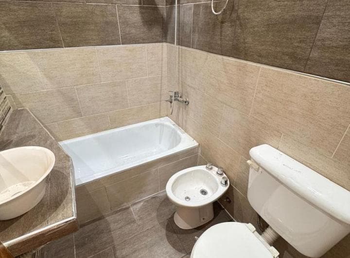 Departamento en Venta. 2 Ambientes. Al Frente. Balcòn. Reciclado. Zona Paseo Aldrey - 4