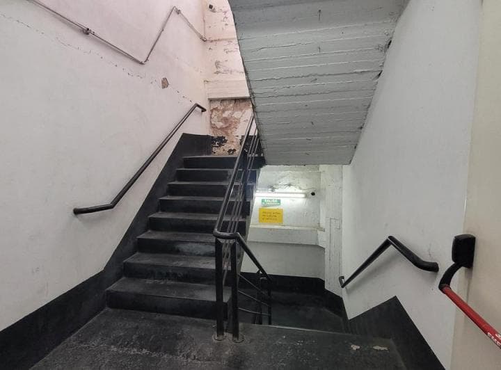 Edificio de Cocheras con Local Comercial - 5