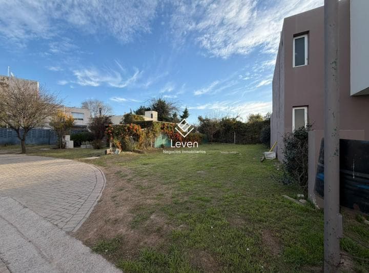 Terreno 230 m² con Proyecto de Arquitectura Campo de Vuelo 3 - 5