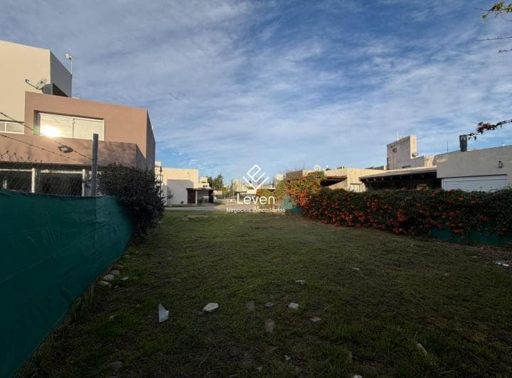 Terreno 230 m² con Proyecto de Arquitectura Campo de Vuelo 3 - 4