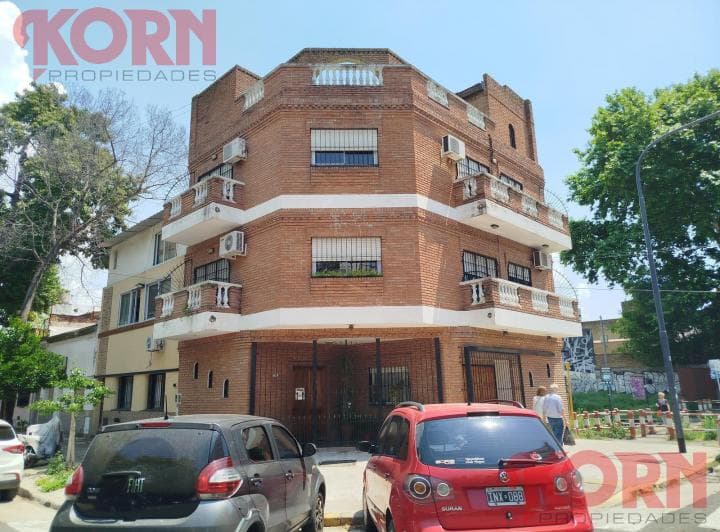 Venta Casa de 4 Ambientes con Dependencia, Cochera y Terraza en Villa Urquiza - 2