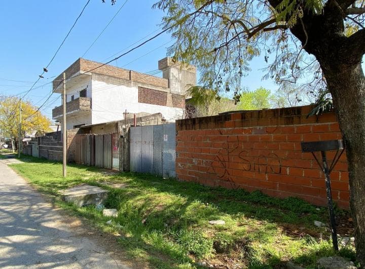 Terreno a La Venta en Fisherton de 200 m² con Galpón - 2