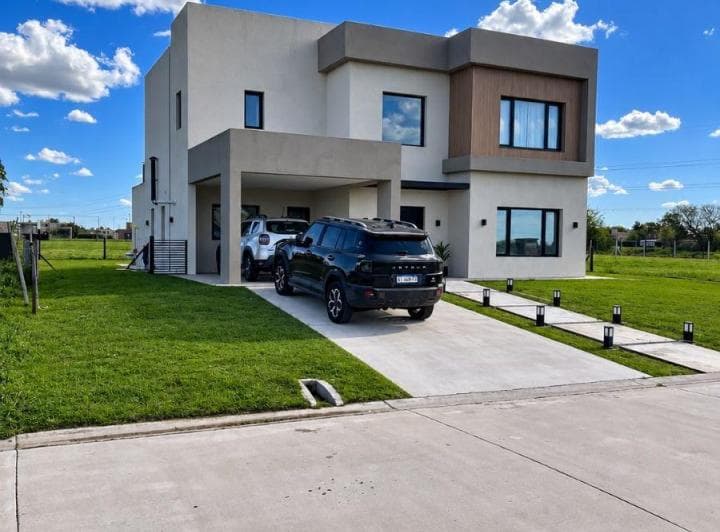 Alquiler - Casa a Estrenar - Barrio Canning Chico - 3