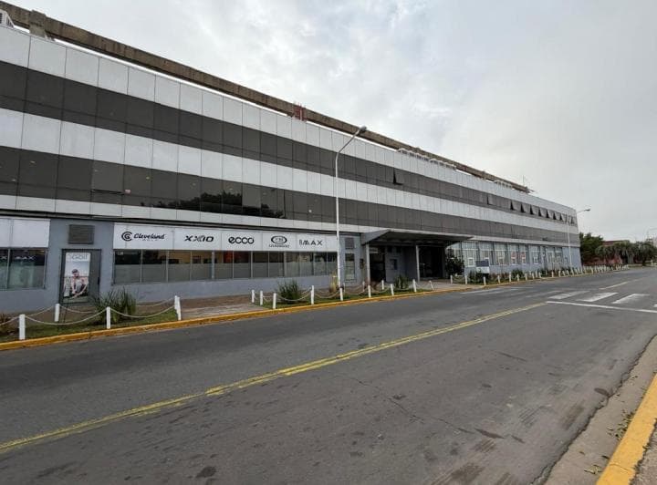 Local en Planta Libre en Costa Salguero - 2