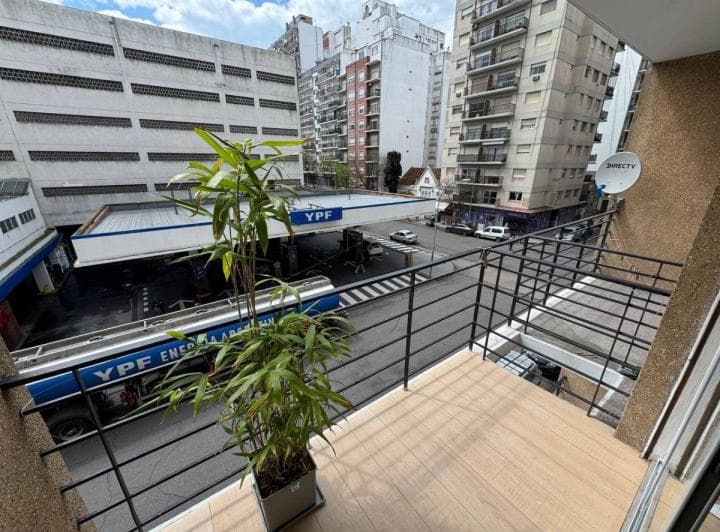 2 Ambientes Reciclado Al Frente con Balcon - 2