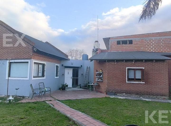Casa en Venta de Dos Dorm./ Los Hornos/ Posible Apto Banco - 2