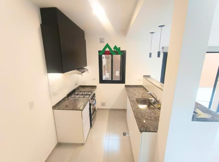 Casa en Venta de 2 Dorm. en Barrio Alto Alberdi a Estrenar Desocupado con Cochera - 3