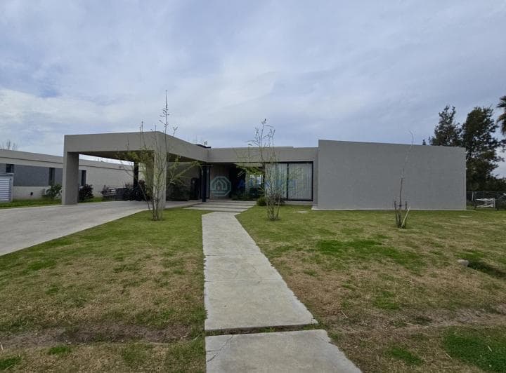 Venta · Casa · 4 Dorm. · Jardín · Pisicina · Puerto Roldán - 2