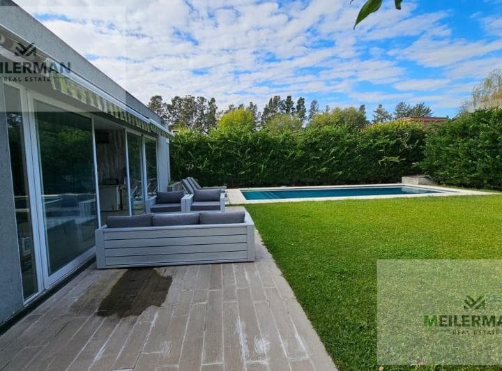 Venta y Alquiler Casa en Una Sola Planta en Barrio Cerrado La Comarca - 4