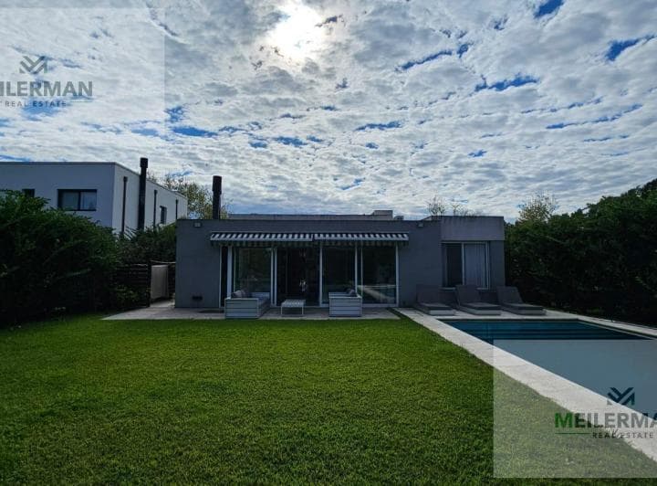 Venta y Alquiler Casa en Una Sola Planta en Barrio Cerrado La Comarca - 2