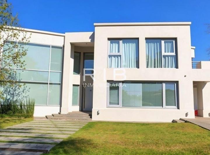 Propiedad Racionalista Sobre 1550 m² - La Martinica - 2