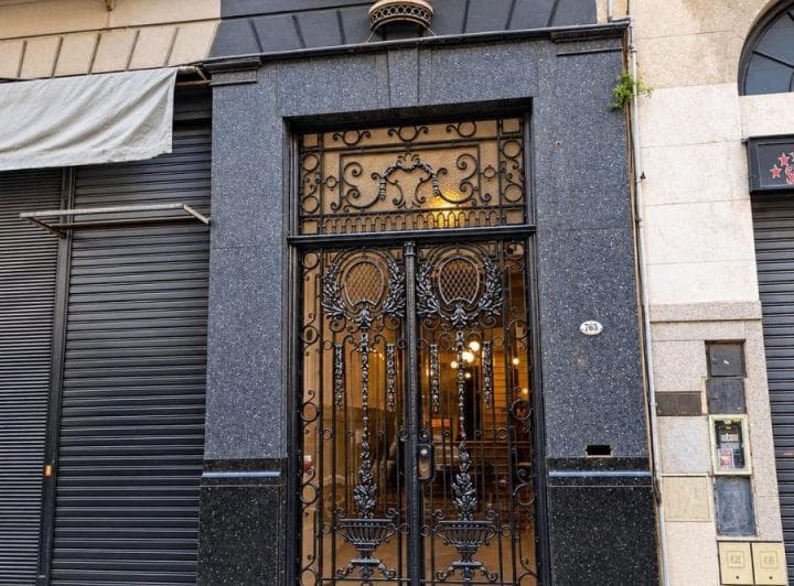 Venta Excelente Propiedad de 153 Apta Para Uso Residencial o Profesional. 5 Ambientes - 2