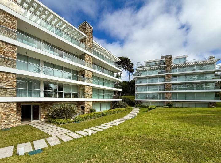 Departamento en Venta de 3 Ambientes, con Cochera - Playa Brava, Punta del Este - 2