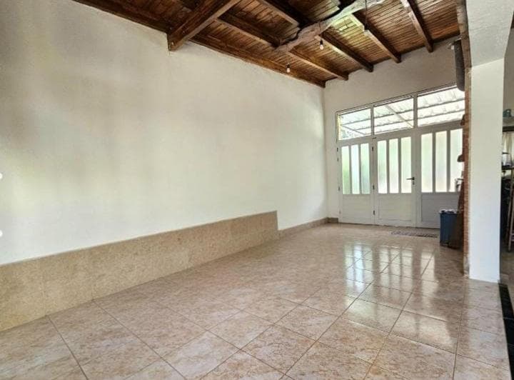 Casa de 3 Dorm. con Piscina y Doble Acceso - 2