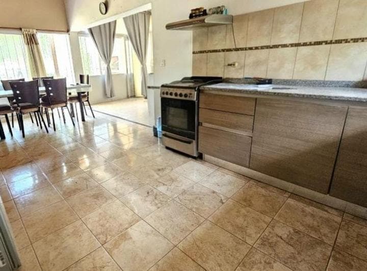 Casa de 3 Dorm. con Piscina y Doble Acceso - 4