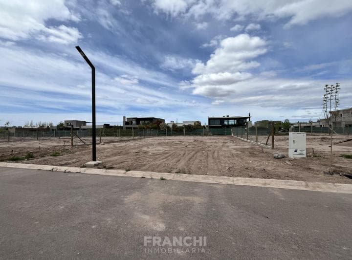 Terreno en Venta Barrio Terruño de Brown - Chacras de Coria - 5