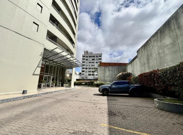 Venta Dúplex 7 Ambientes con Vista Abierta, Piscina y Cochera en Mataderos - 4