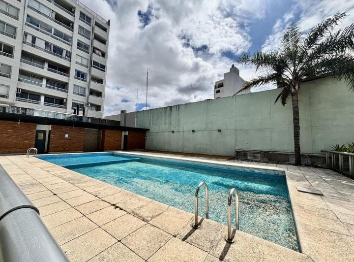 Venta Dúplex 7 Ambientes con Vista Abierta, Piscina y Cochera en Mataderos - 2