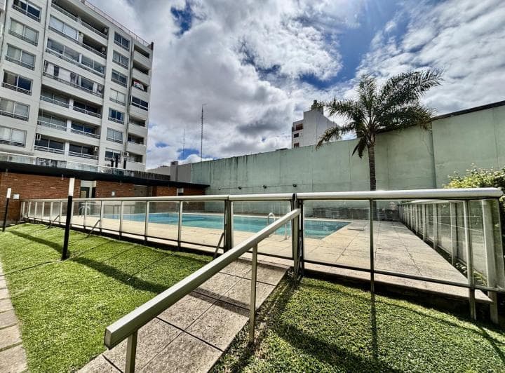 Venta Dúplex 7 Ambientes con Vista Abierta, Piscina y Cochera en Mataderos - 3