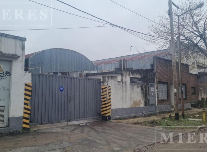 Excelente Propiedad Industrial Sobre Lote de 6.785 m² en San Fernando - 2