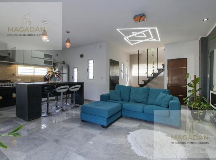 Venta Casa 5 Ambientes con Patio - Pileta - Cochera Pasante - Ituzaingo - Acepta Permuta - 4