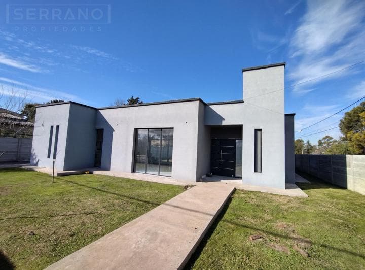Venta. Casa 4 Ambientes. Losa Radiante. Lote 886 m². Barrio Parque Sakura. Exaltación de La Cruz - 2