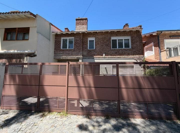 Excelente Chalet en Venta en La Lucila - 2