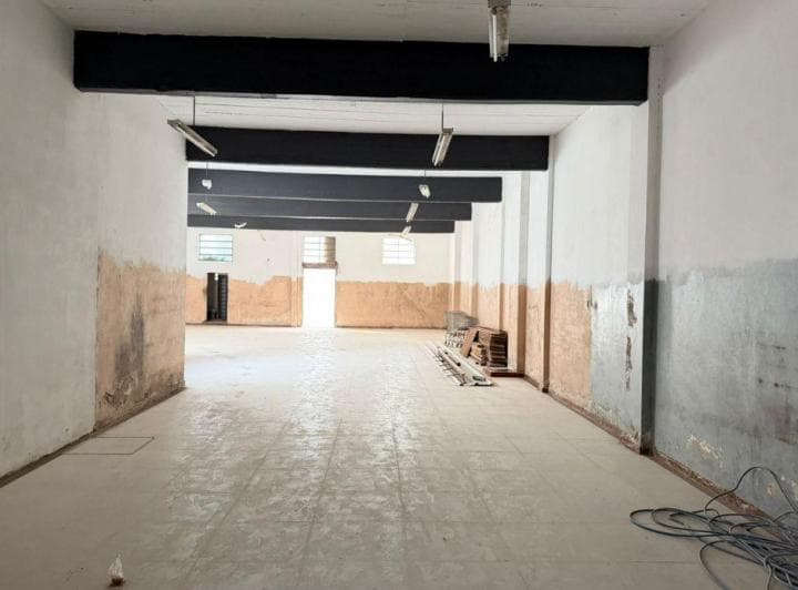 Alquiler de Galpón/local de 300 m² en Ramos Mejia en Buen Estado - 2