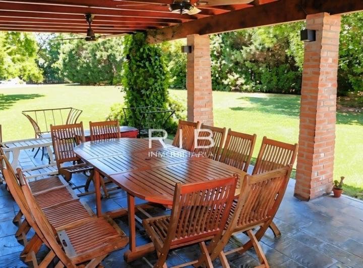 Muy Buena Propiedad Sobre 1640 m² - 3
