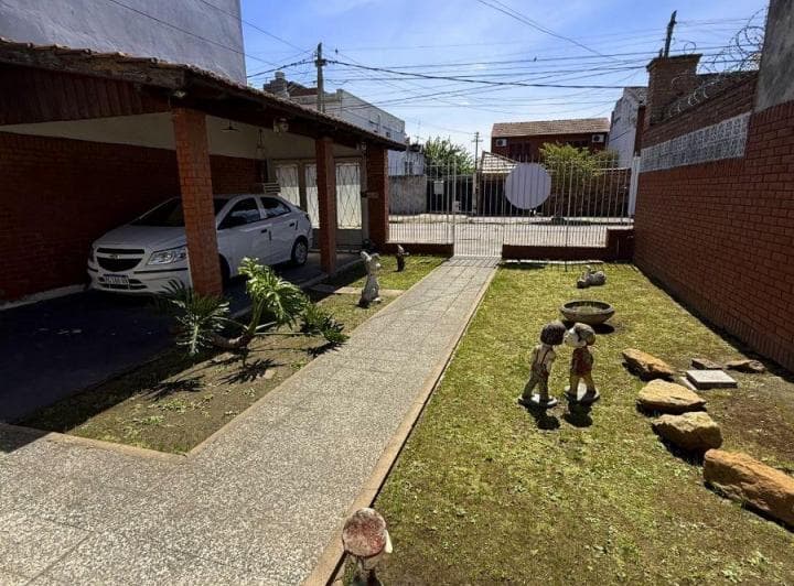 Catamarca Al 3100 - Lanus o - Excelente Casa de Lote Propio 4 Amb con Parque y Pile! Excelentes Cond - 2